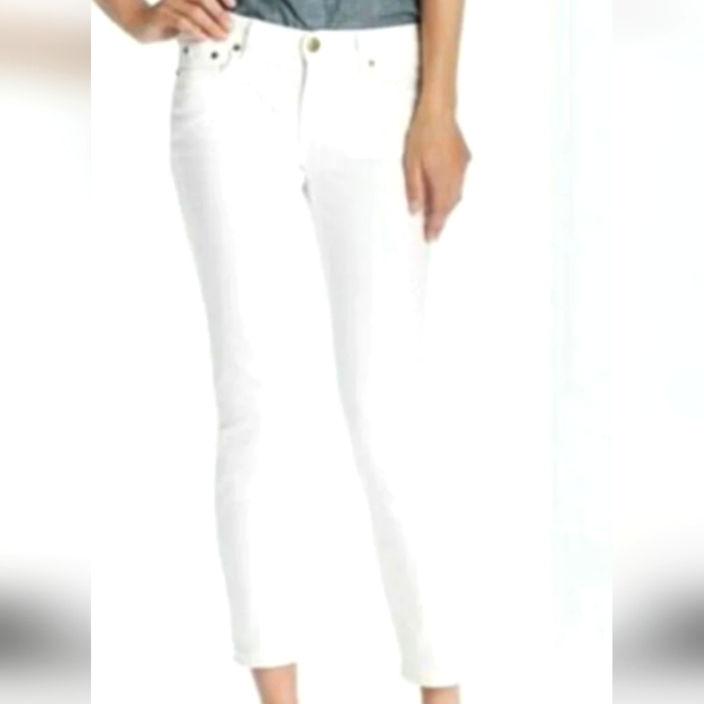 White Cropped Ankle Jeans with Classic Style